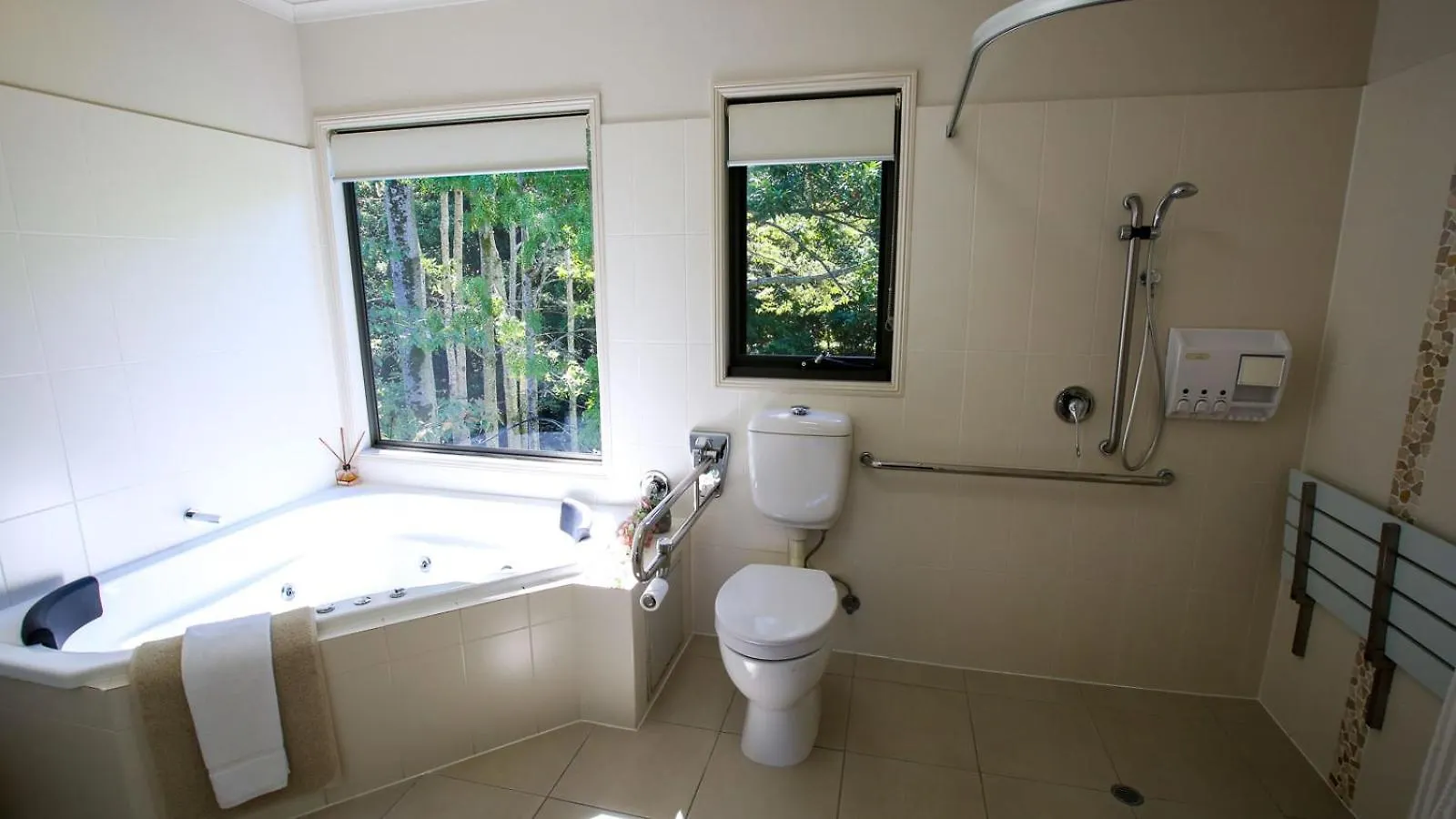 Tranquil Getaways On Obi Maleny Hotel
